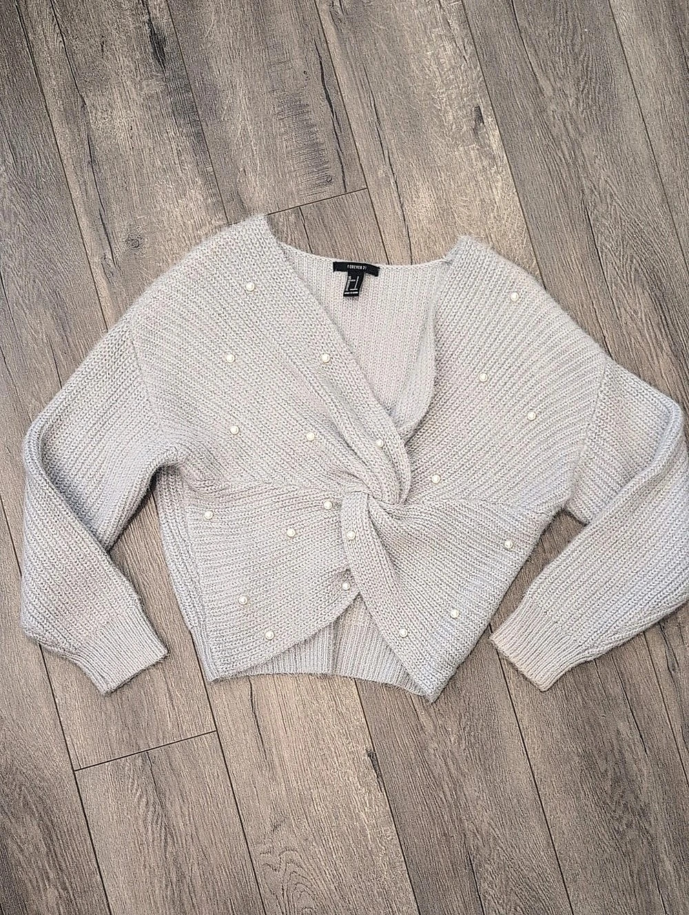 Forever 21 Pearl Twist Front Sweater Size Small Like New